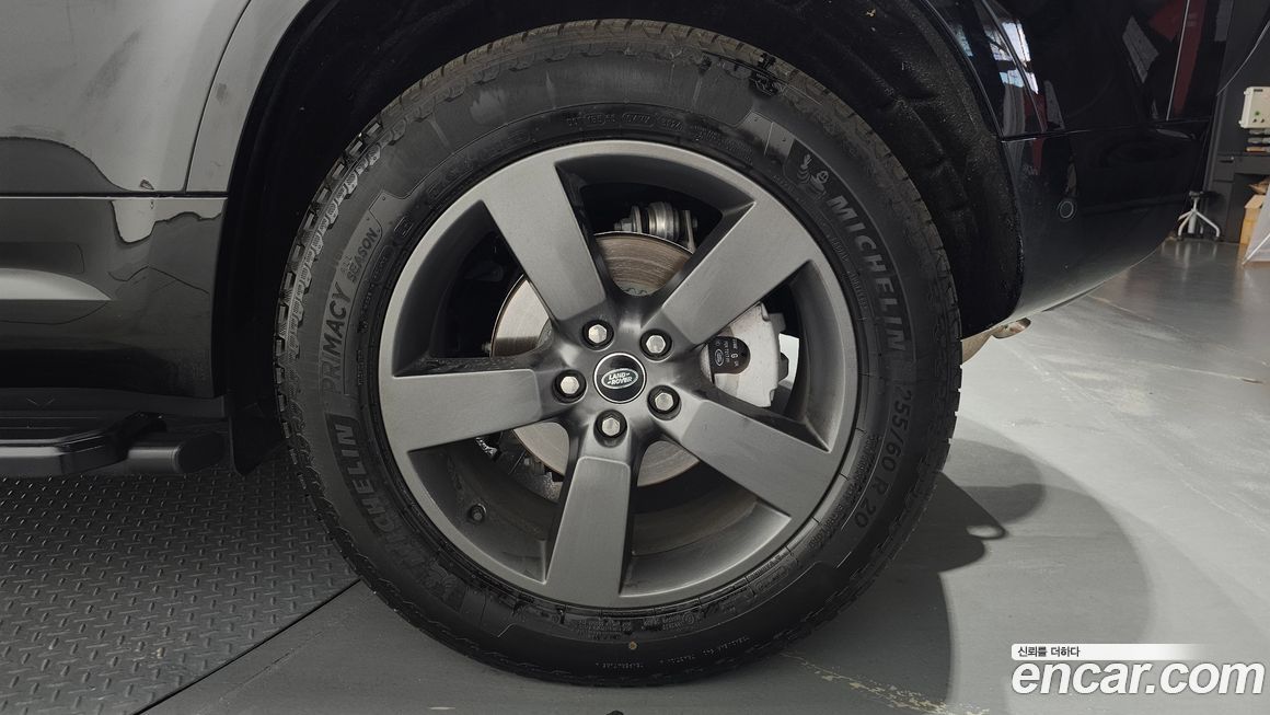 Land Rover Defender 2025