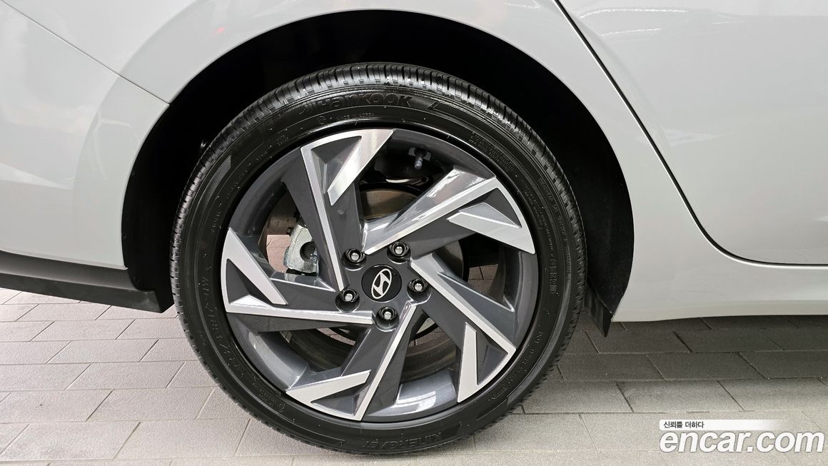 Hyundai AVANTE 2025