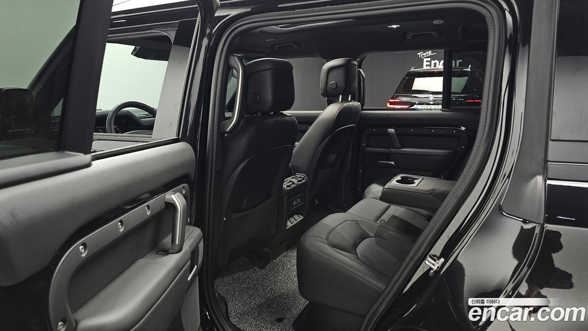 Land Rover Defender 2025