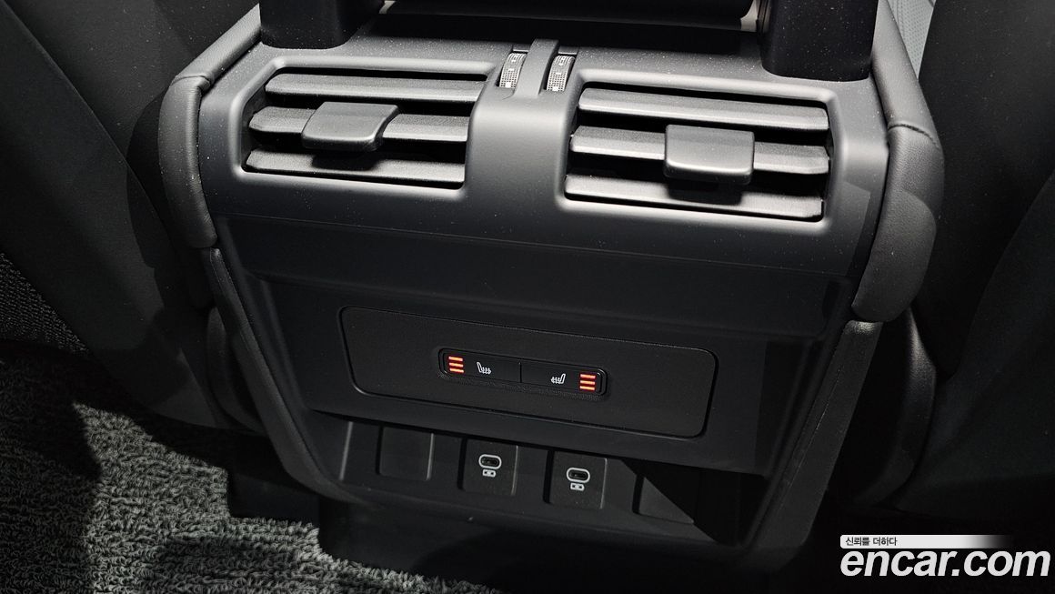Land Rover Defender 2025