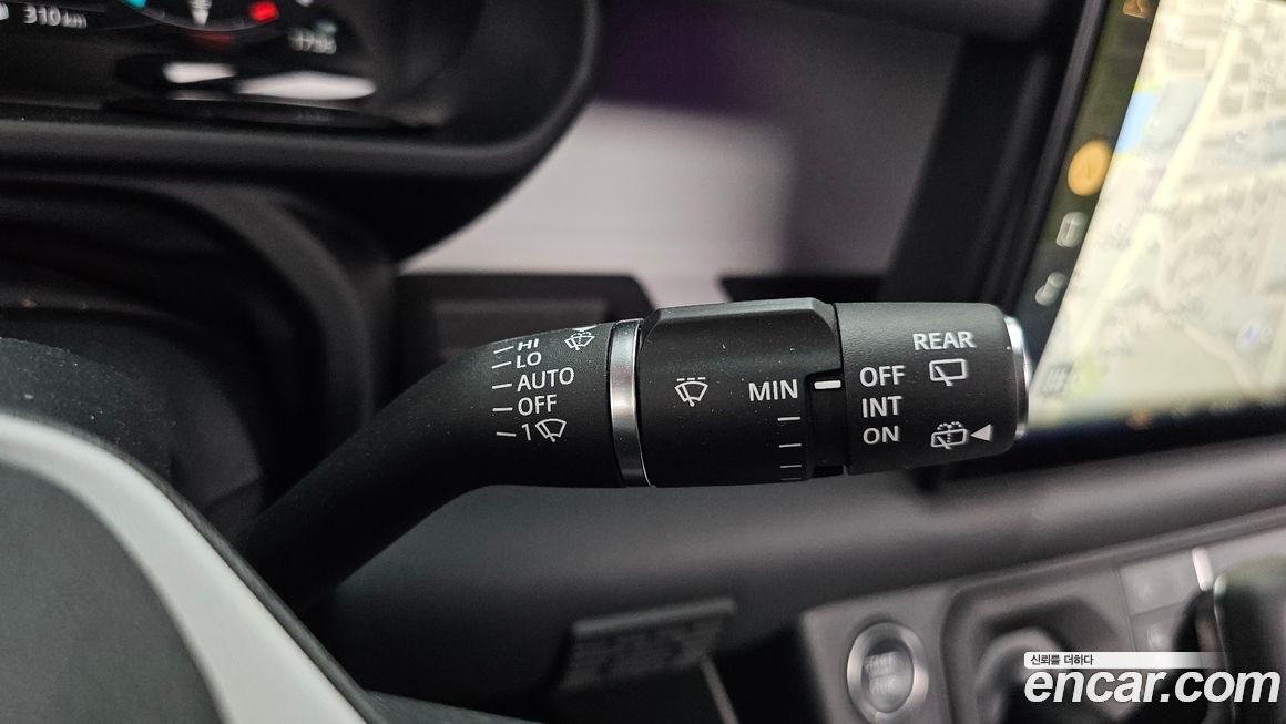 Land Rover Defender 2025