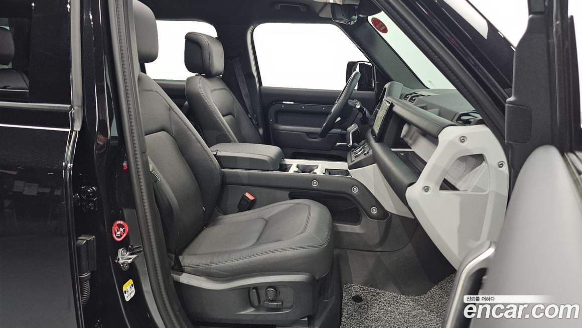 Land Rover Defender 2025
