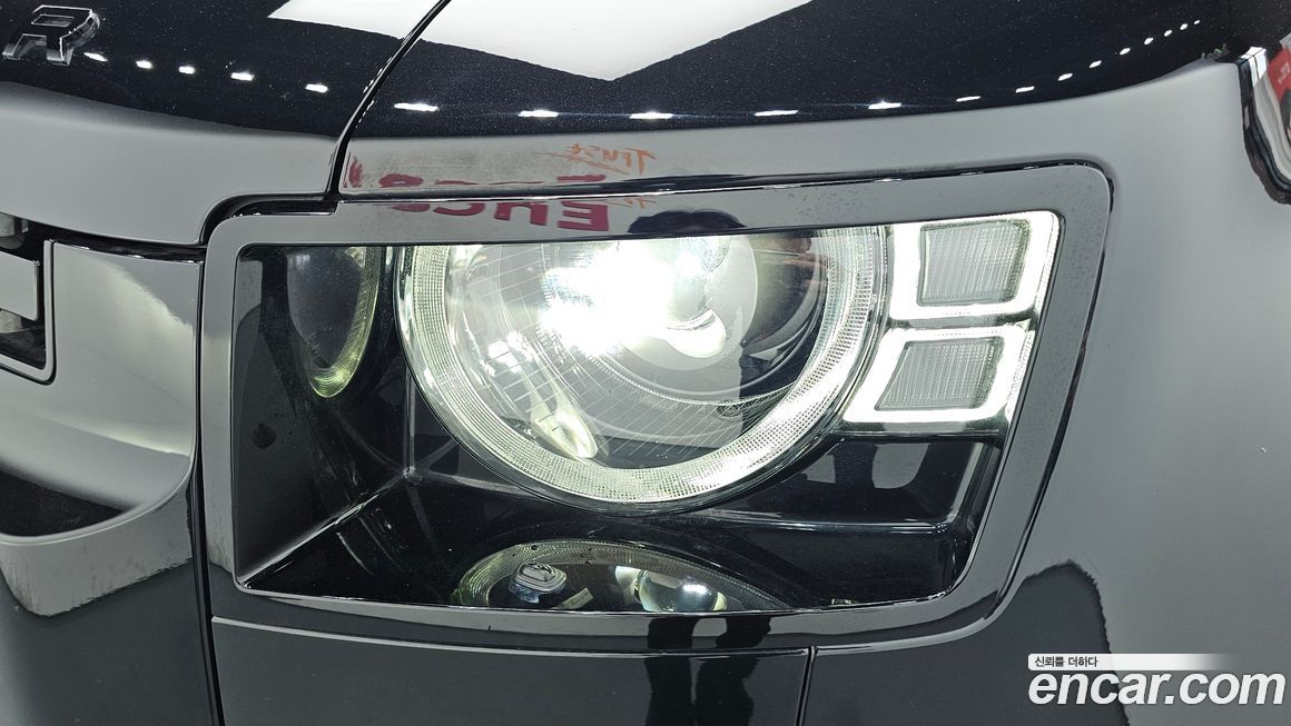 Land Rover Defender 2025