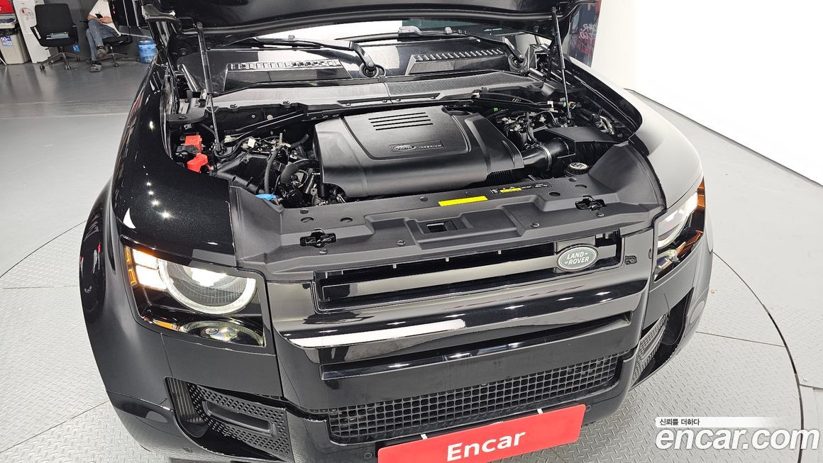 Land Rover Defender 2025