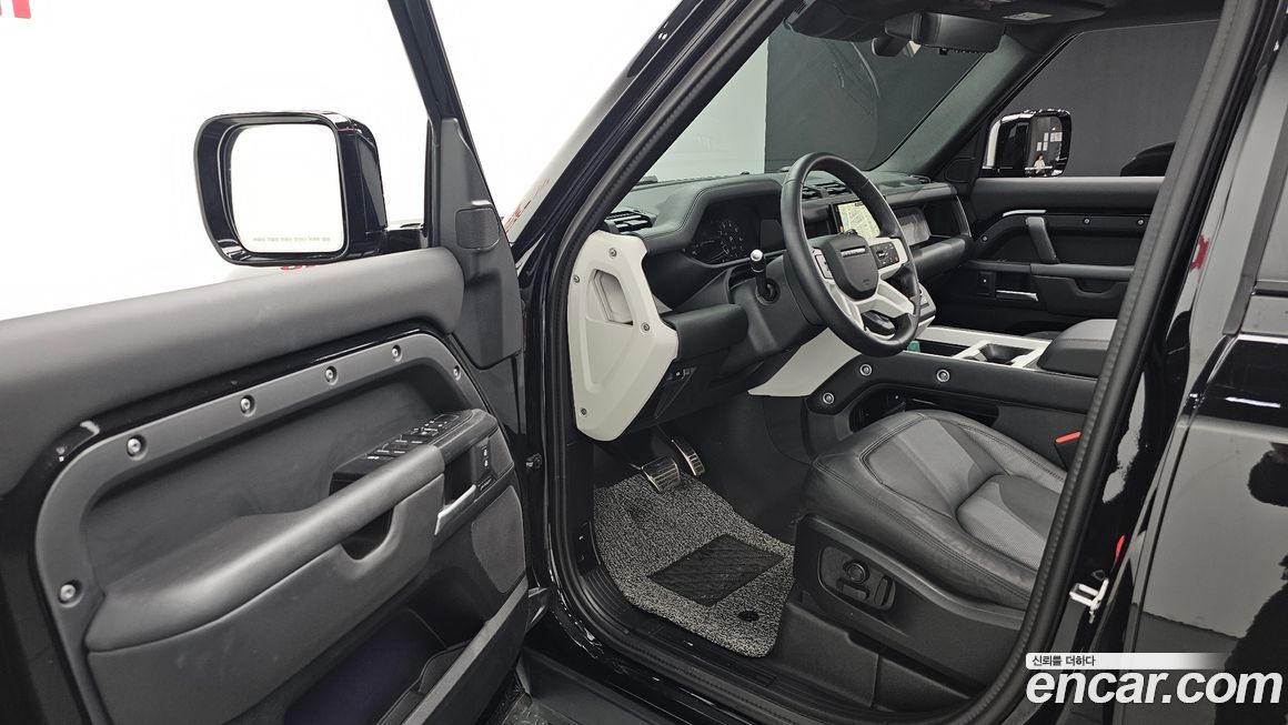 Land Rover Defender 2025