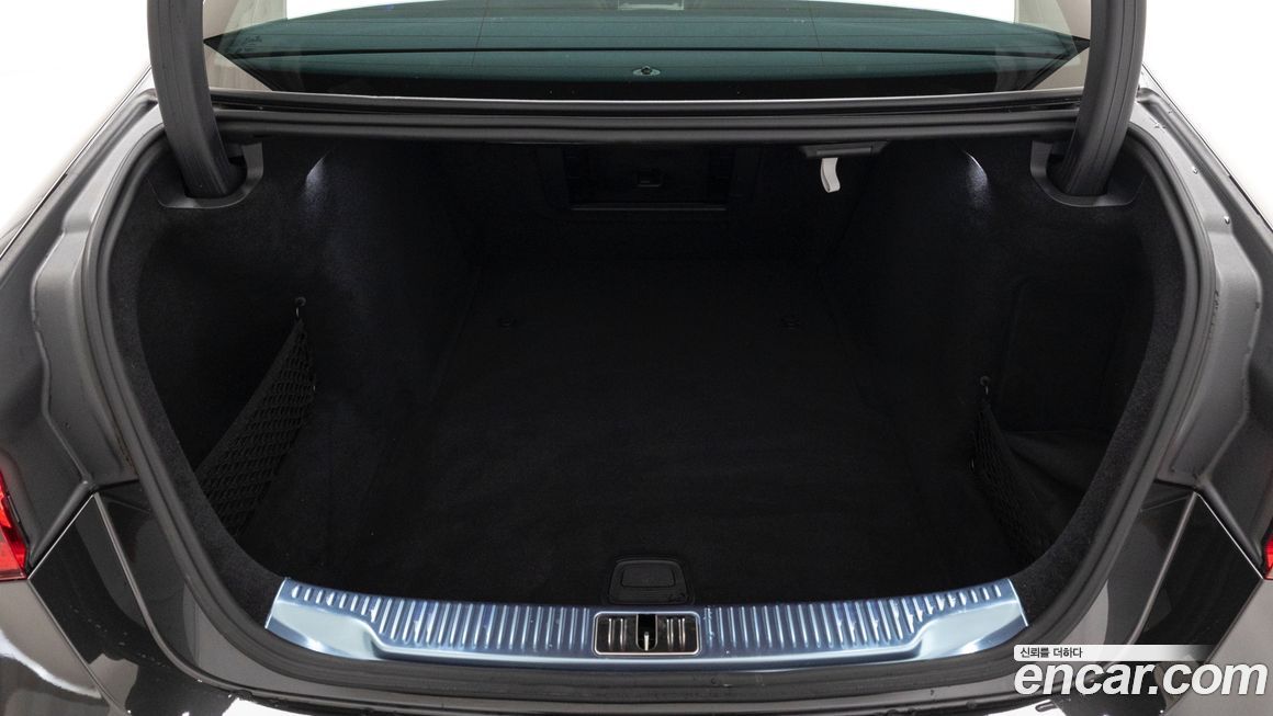 Mercedes-Benz S-Class 2026