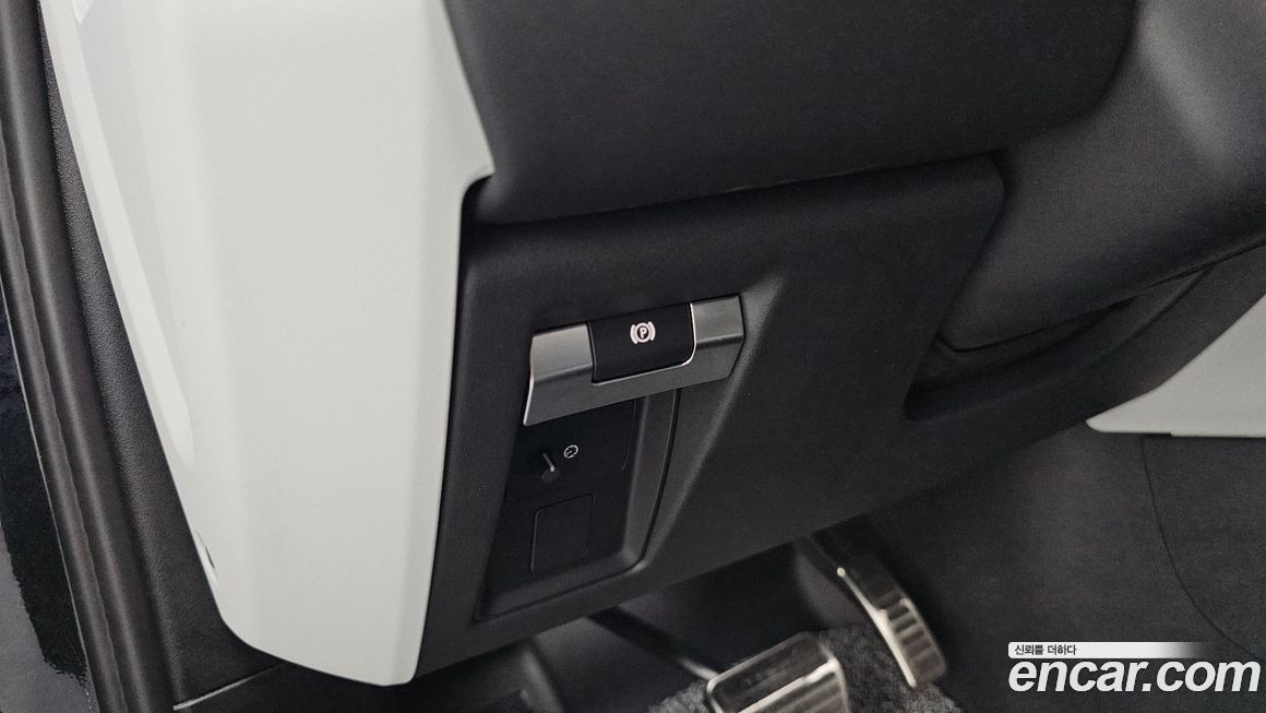 Land Rover Defender 2025