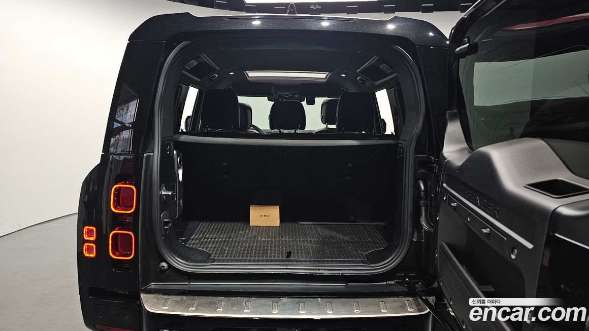 Land Rover Defender 2025