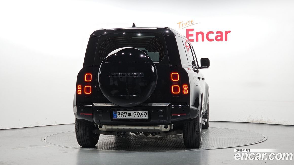 Land Rover Defender 2025