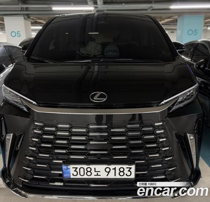 Lexus LM 2025