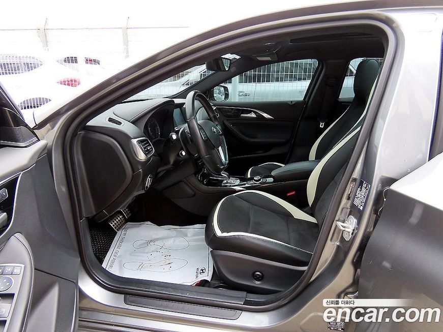 Infiniti Q30 2017
