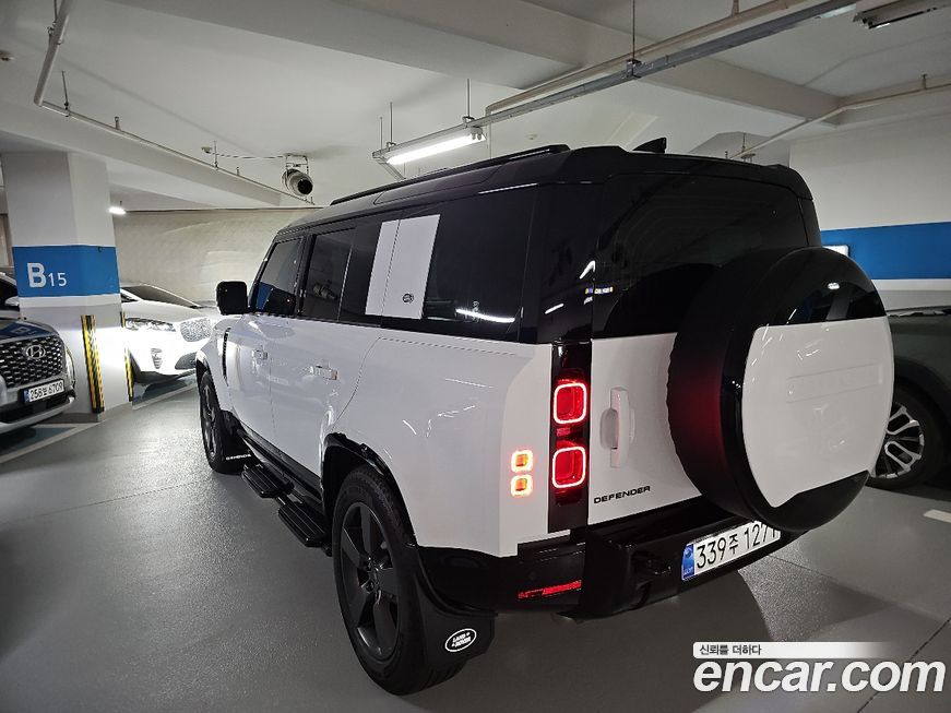 Land Rover Defender 2025