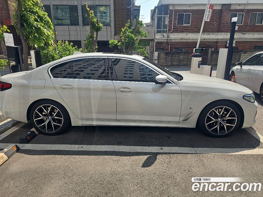BMW 5-Series 2023