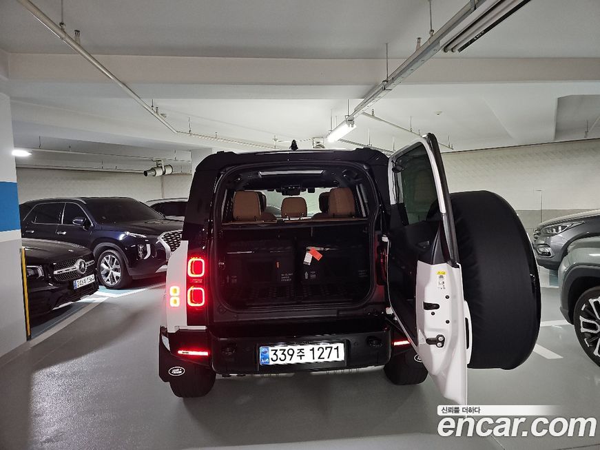 Land Rover Defender 2025