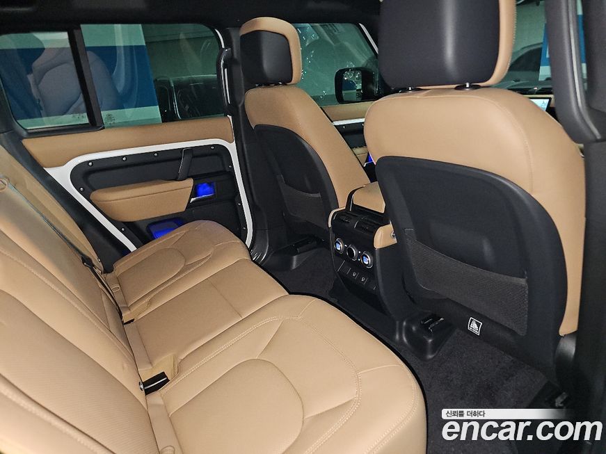Land Rover Defender 2025