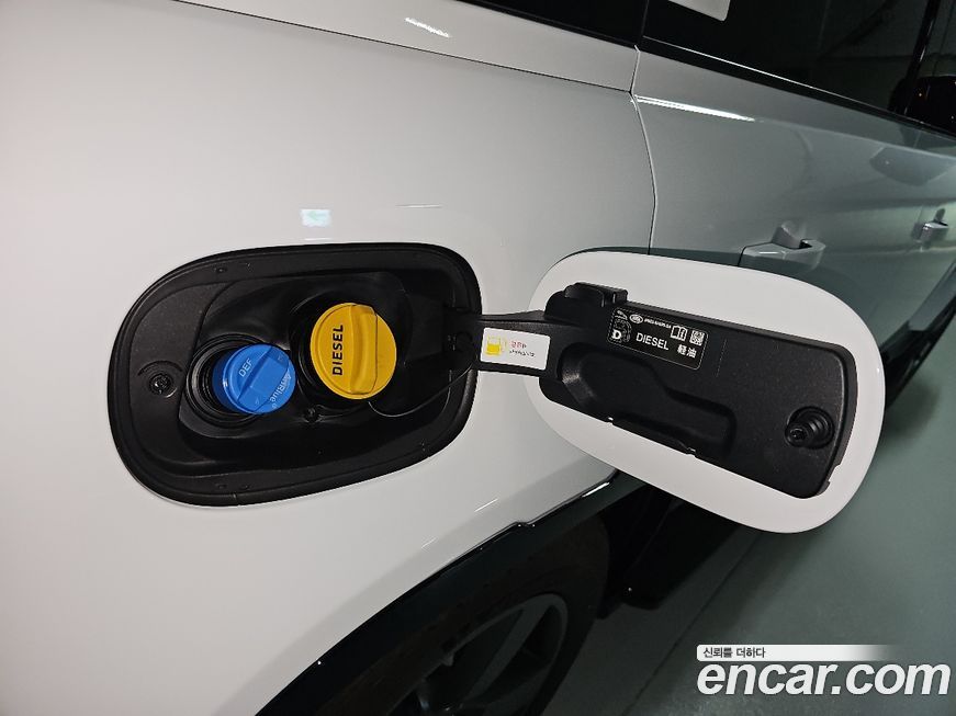 Land Rover Defender 2025