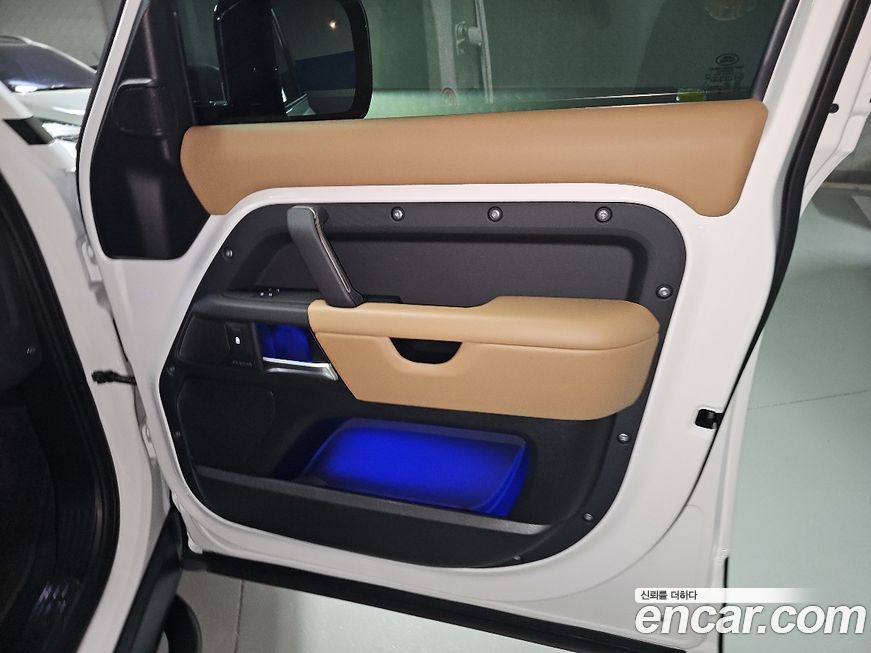 Land Rover Defender 2025