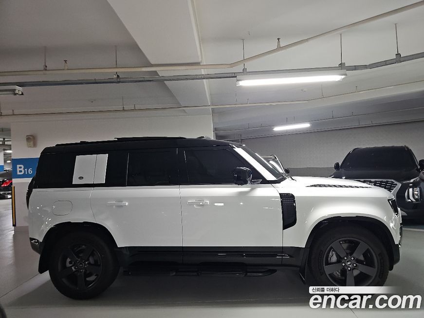 Land Rover Defender 2025