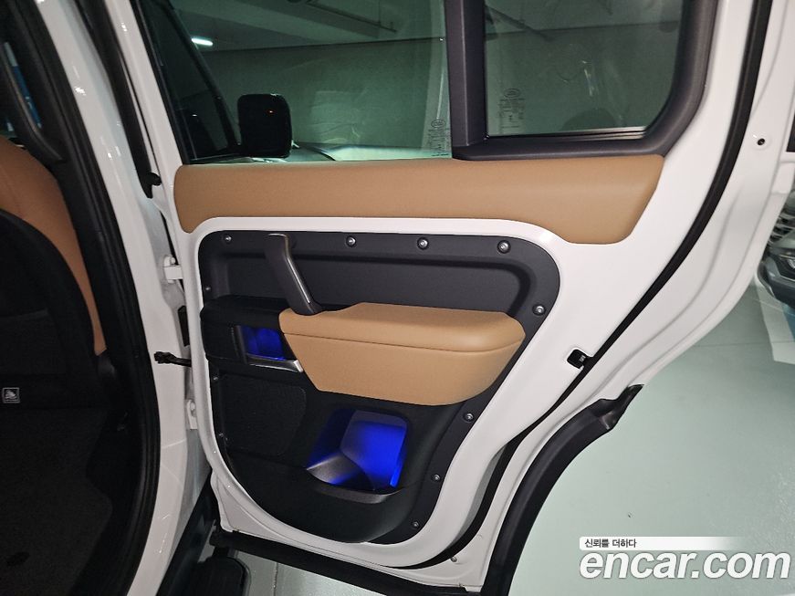 Land Rover Defender 2025