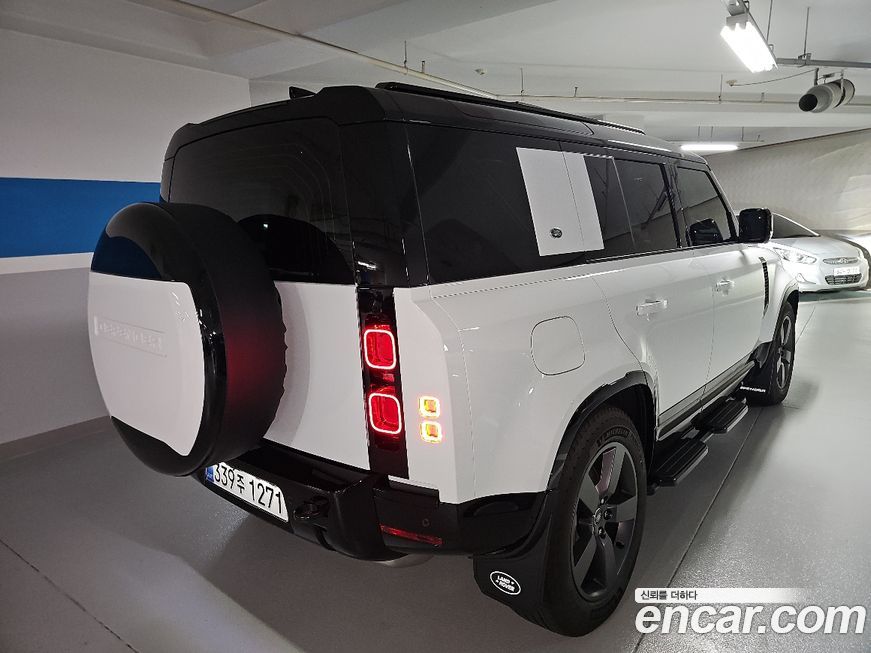 Land Rover Defender 2025