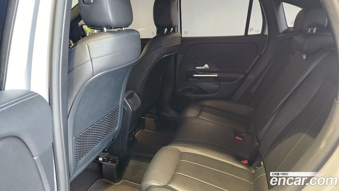 Mercedes-Benz GLA-Class 2021