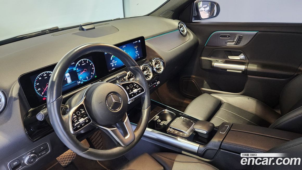 Mercedes-Benz GLA-Class 2021