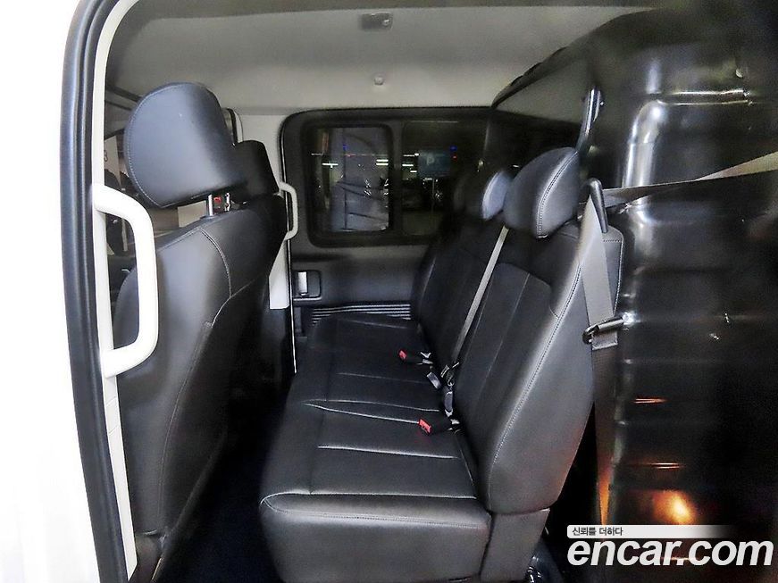 Hyundai Staria 2025