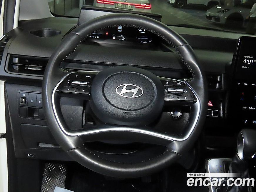 Hyundai Staria 2025