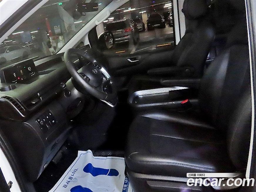 Hyundai Staria 2025