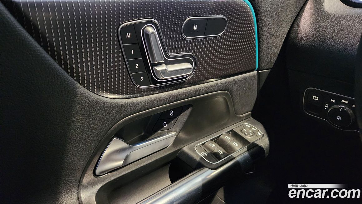 Mercedes-Benz GLA-Class 2021