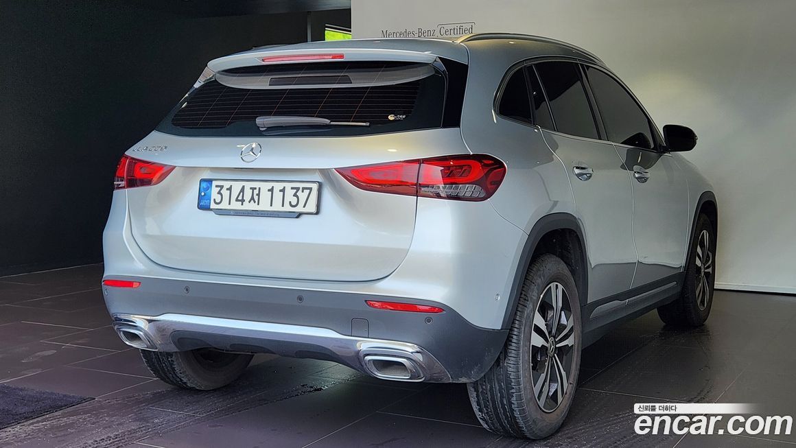 Mercedes-Benz GLA-Class 2021