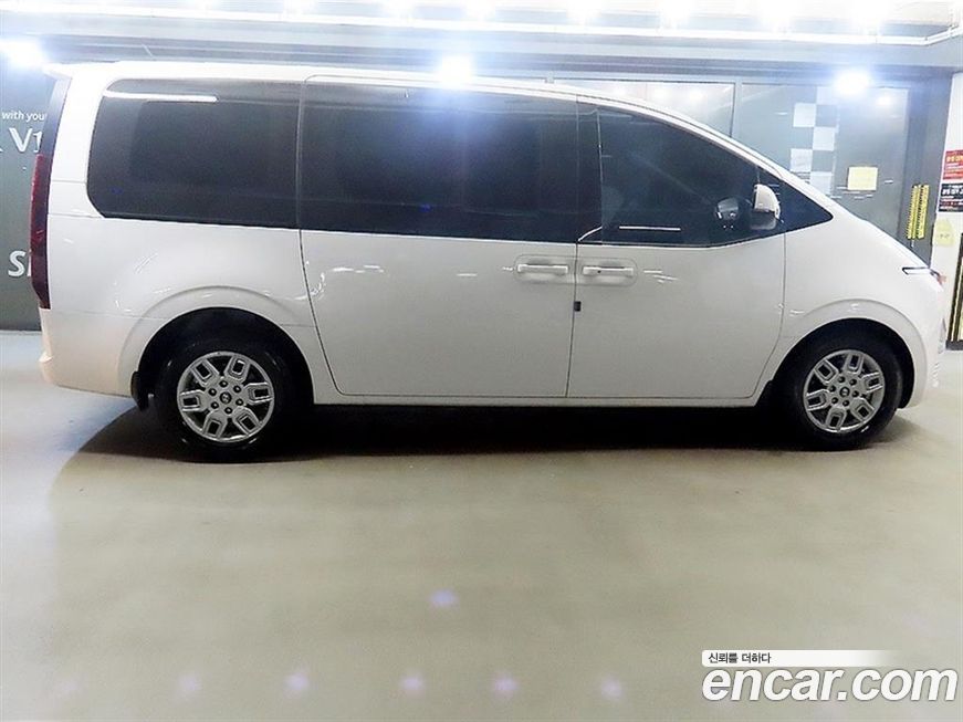 Hyundai Staria 2025