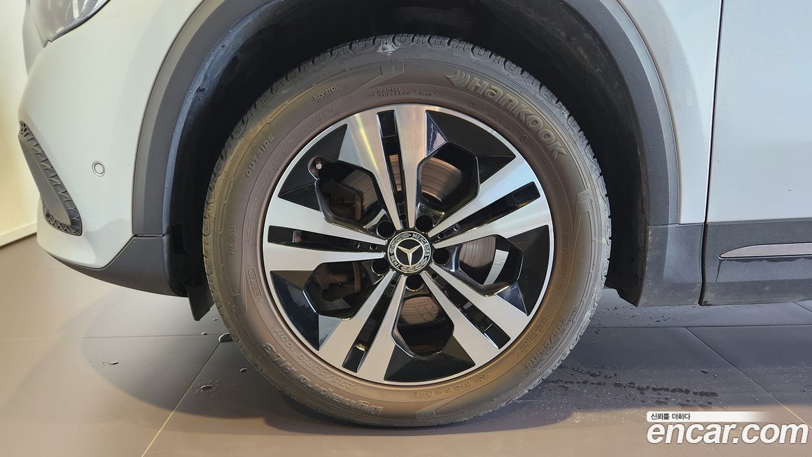 Mercedes-Benz GLA-Class 2021
