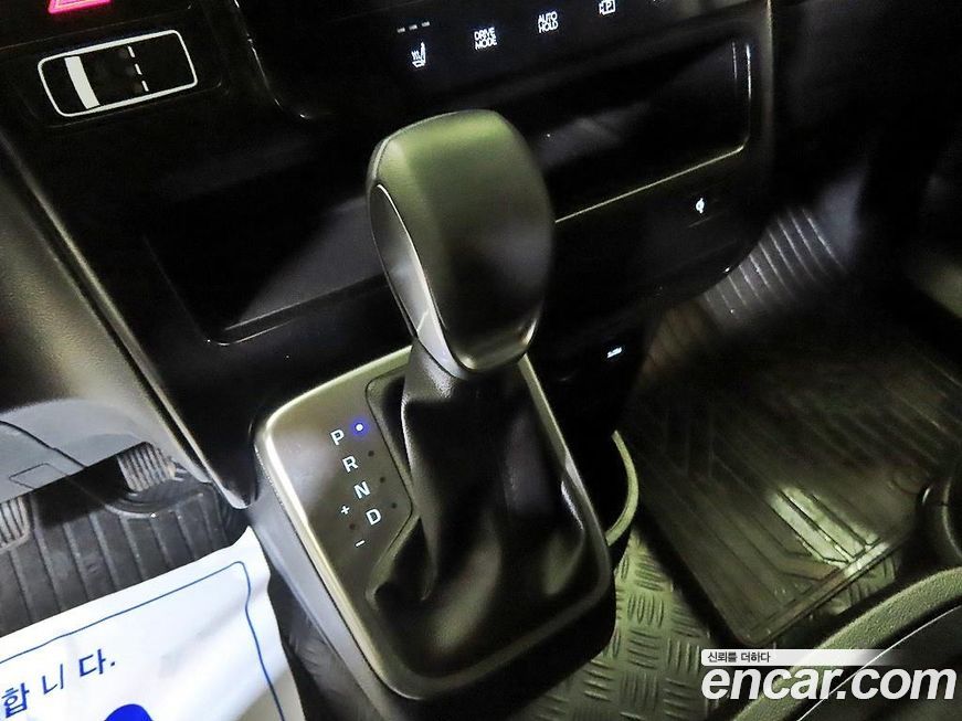 Hyundai Staria 2025