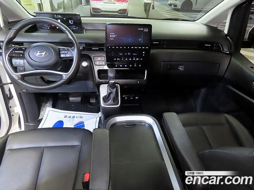 Hyundai Staria 2025