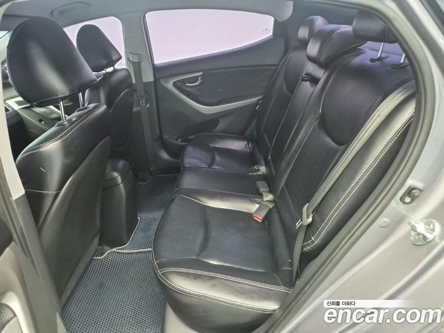 Hyundai AVANTE 2012