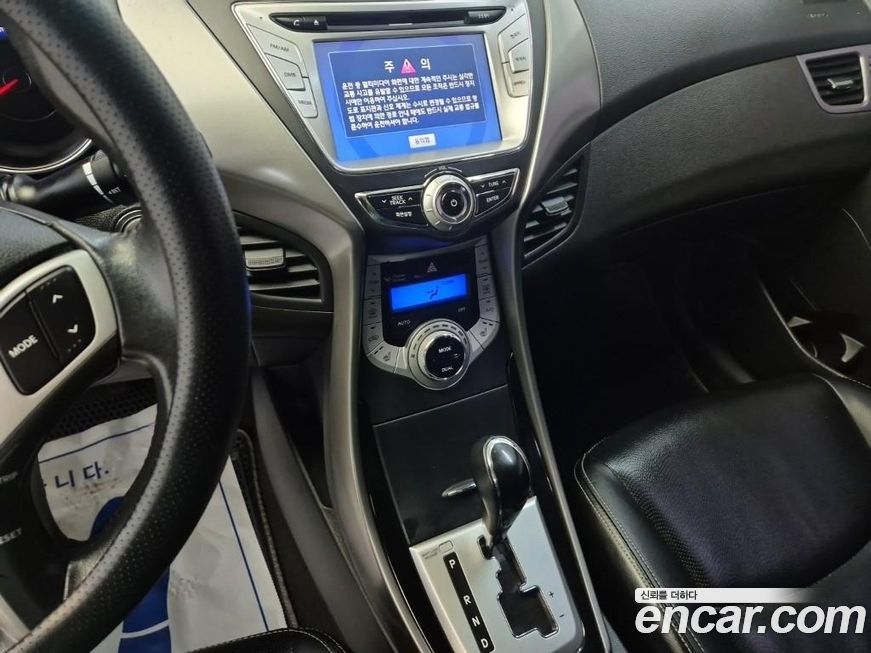 Hyundai AVANTE 2012