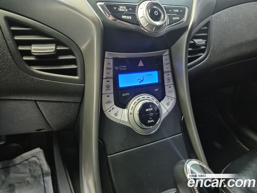 Hyundai AVANTE 2012