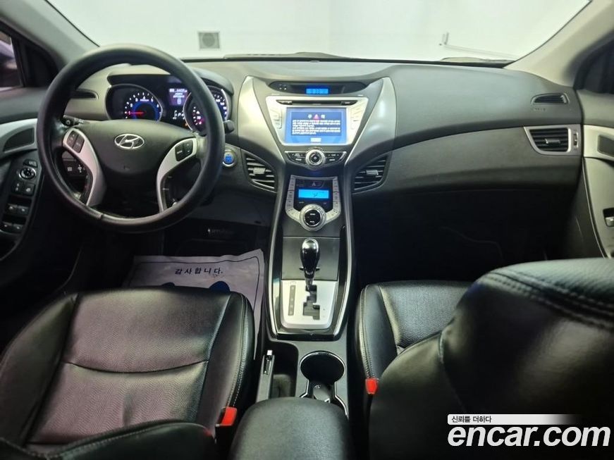 Hyundai AVANTE 2012