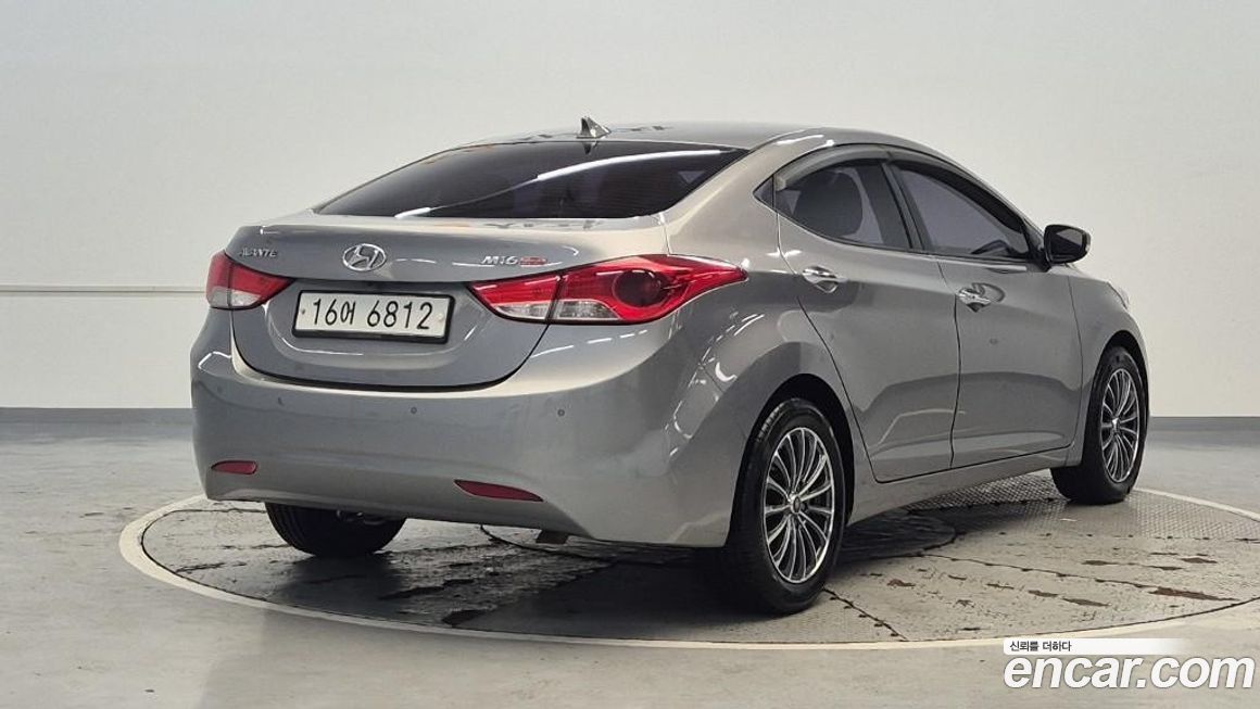 Hyundai AVANTE 2012