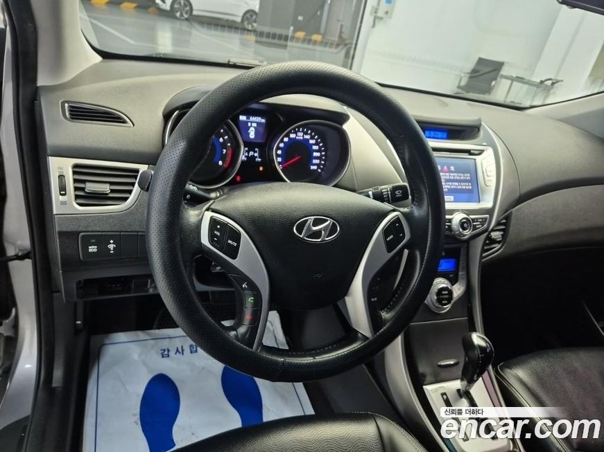 Hyundai AVANTE 2012