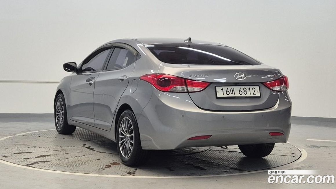 Hyundai AVANTE 2012