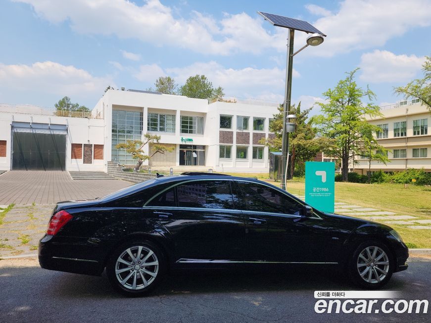 Mercedes-Benz S-Class 2012