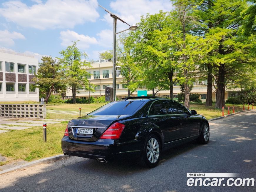 Mercedes-Benz S-Class 2012