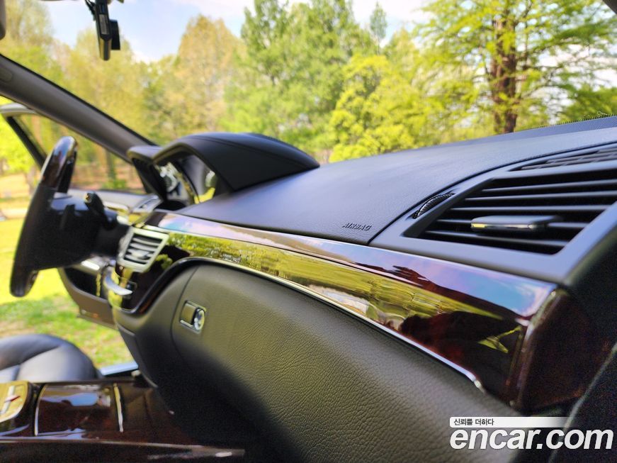 Mercedes-Benz S-Class 2012