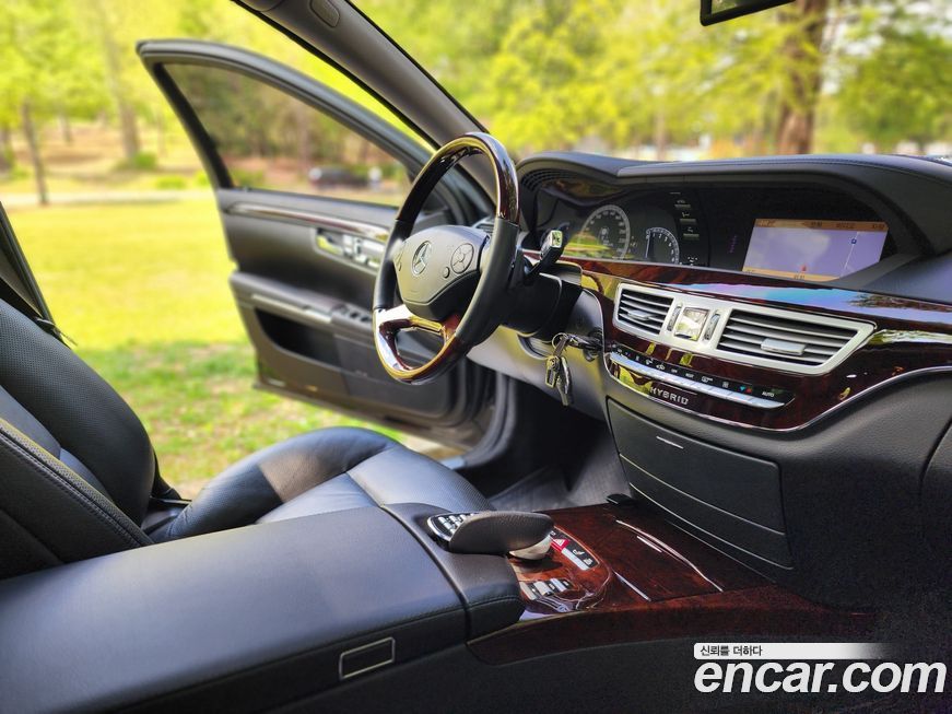 Mercedes-Benz S-Class 2012