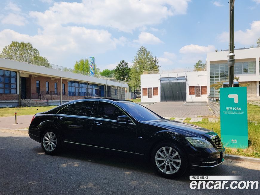 Mercedes-Benz S-Class 2012