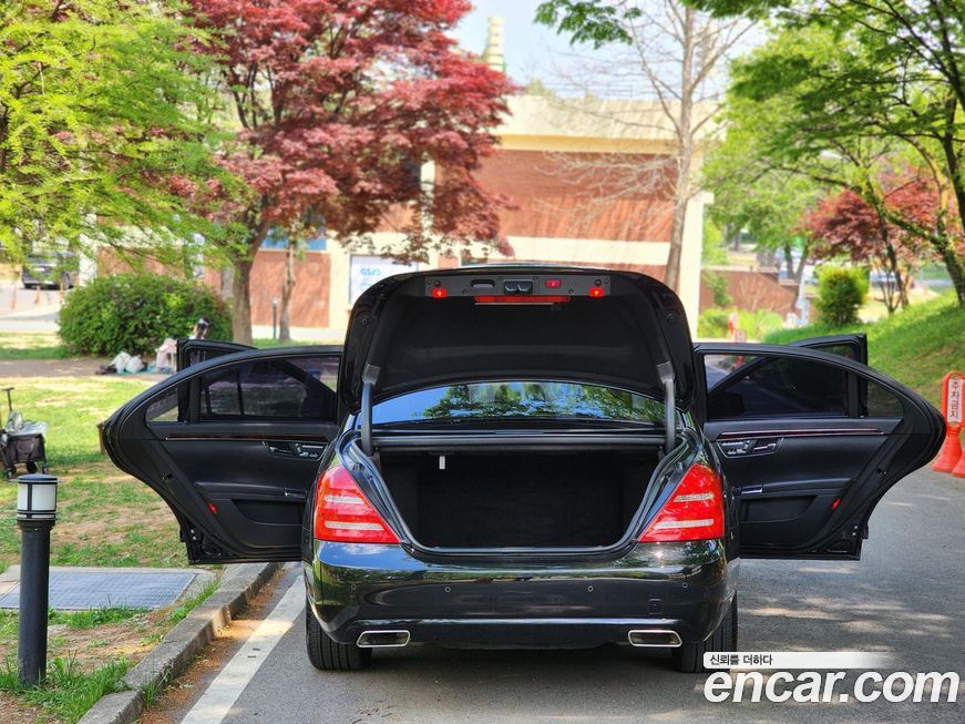 Mercedes-Benz S-Class 2012