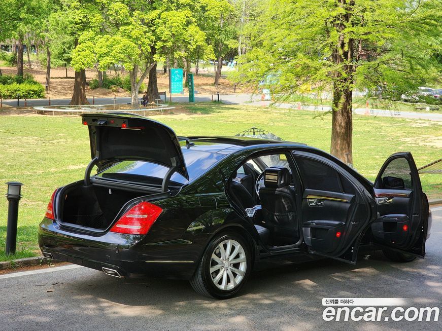 Mercedes-Benz S-Class 2012