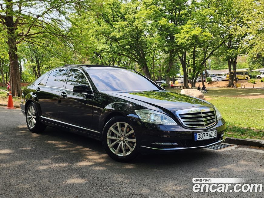 Mercedes-Benz S-Class 2012